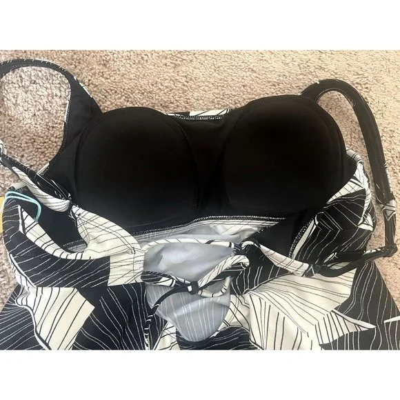 NWT -Women's Square Neck Sharkbite Hem Tankini Top Kona Sol Black & White - L - Picture 5 of 10